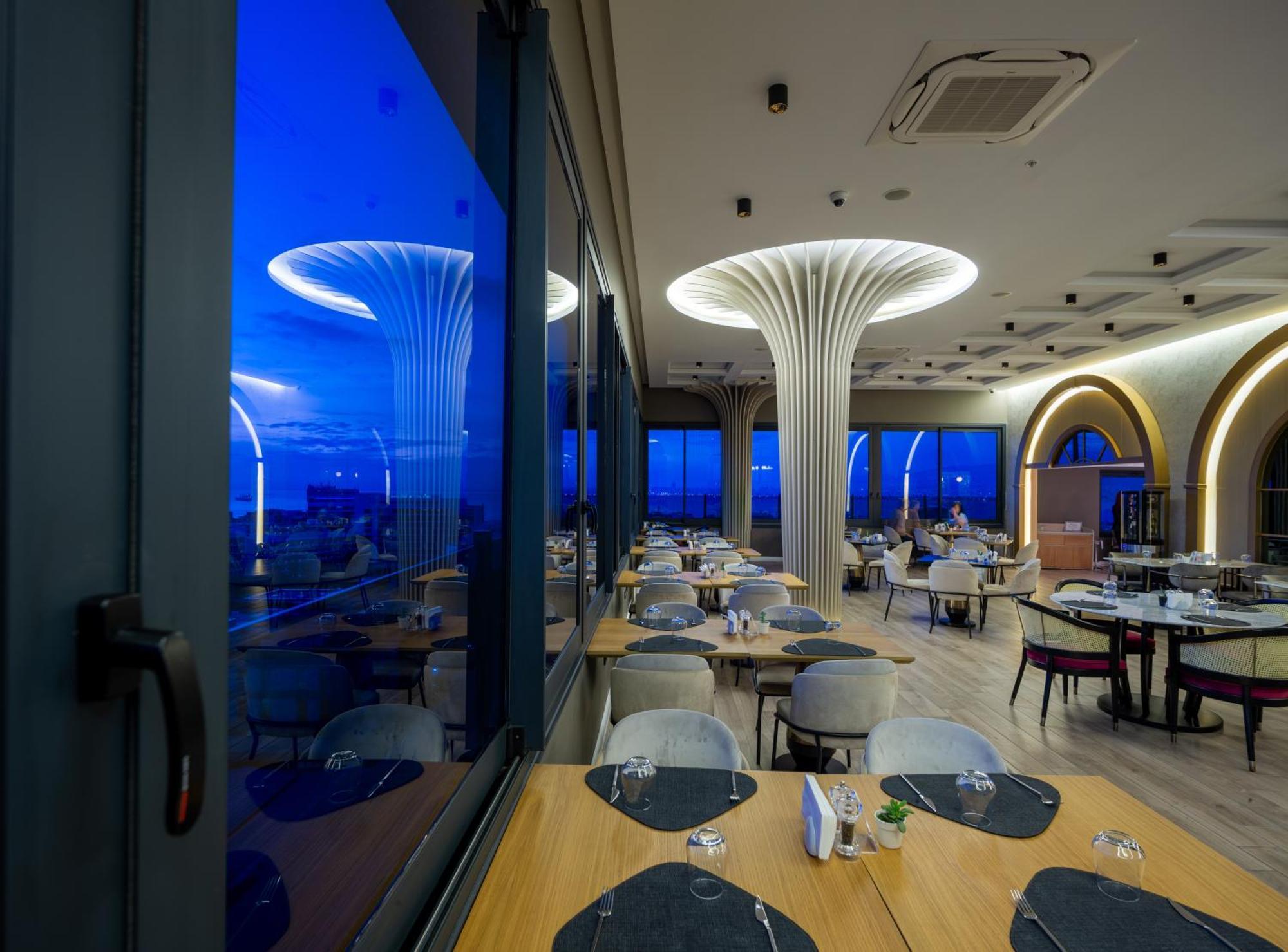 DoubleTree by Hilton Izmir - Alsancak Otel Dış mekan fotoğraf