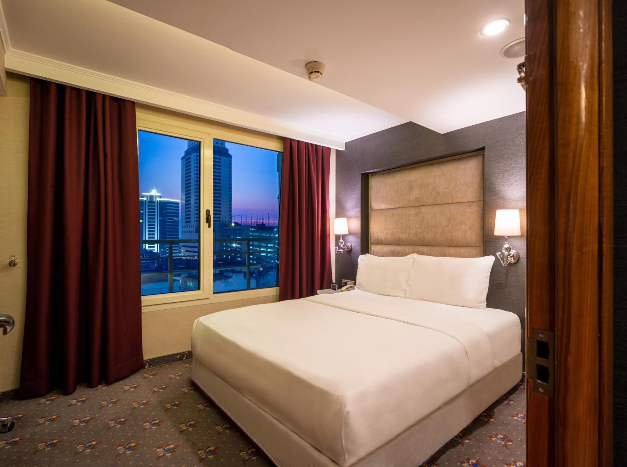 DoubleTree by Hilton Izmir - Alsancak Otel Dış mekan fotoğraf