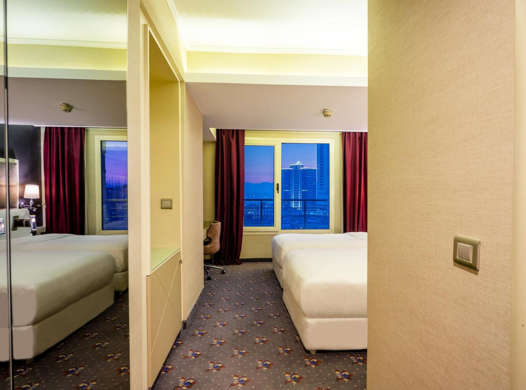 DoubleTree by Hilton Izmir - Alsancak Otel Dış mekan fotoğraf