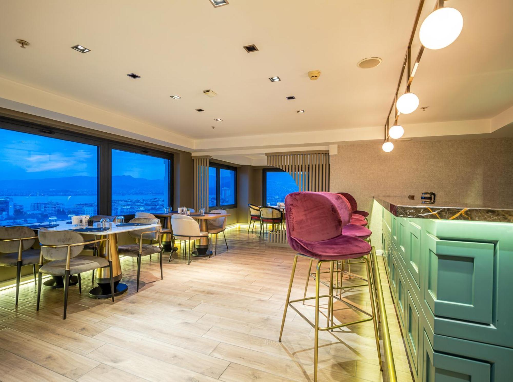 DoubleTree by Hilton Izmir - Alsancak Otel Dış mekan fotoğraf