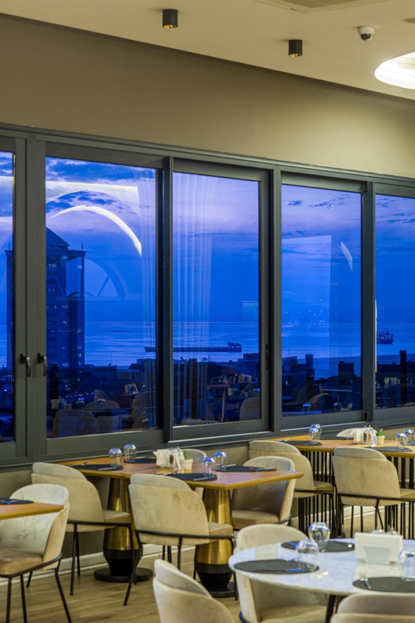 DoubleTree by Hilton Izmir - Alsancak Otel Dış mekan fotoğraf