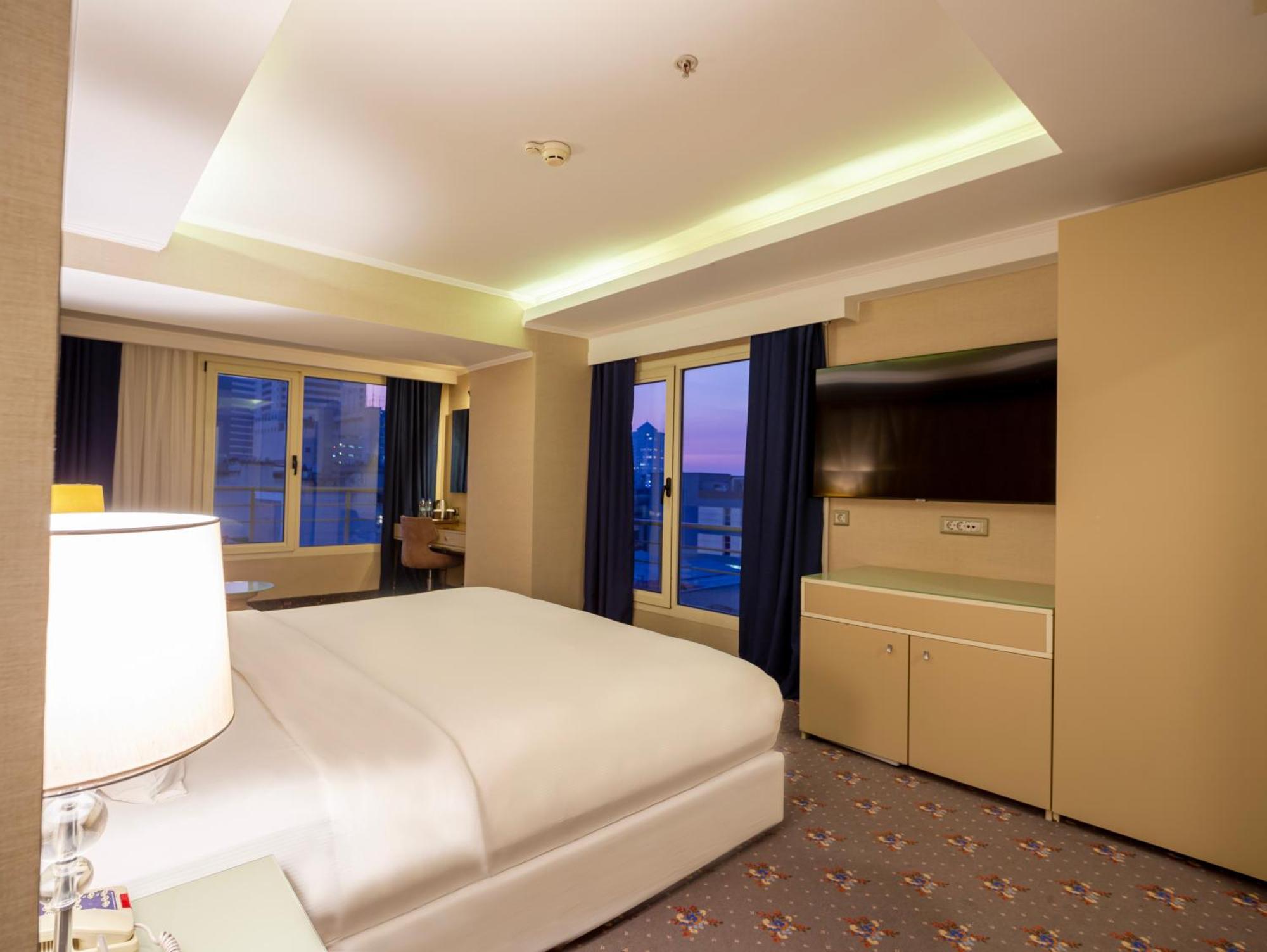 DoubleTree by Hilton Izmir - Alsancak Otel Dış mekan fotoğraf