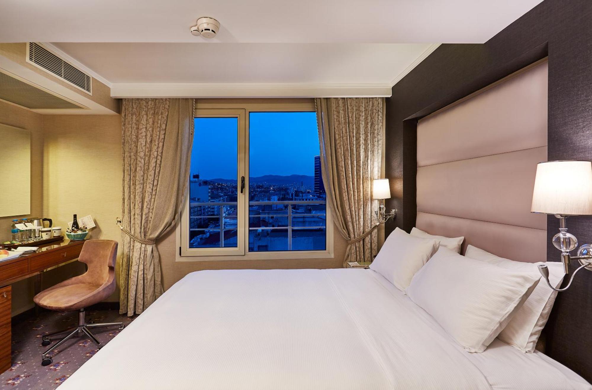 DoubleTree by Hilton Izmir - Alsancak Otel Dış mekan fotoğraf