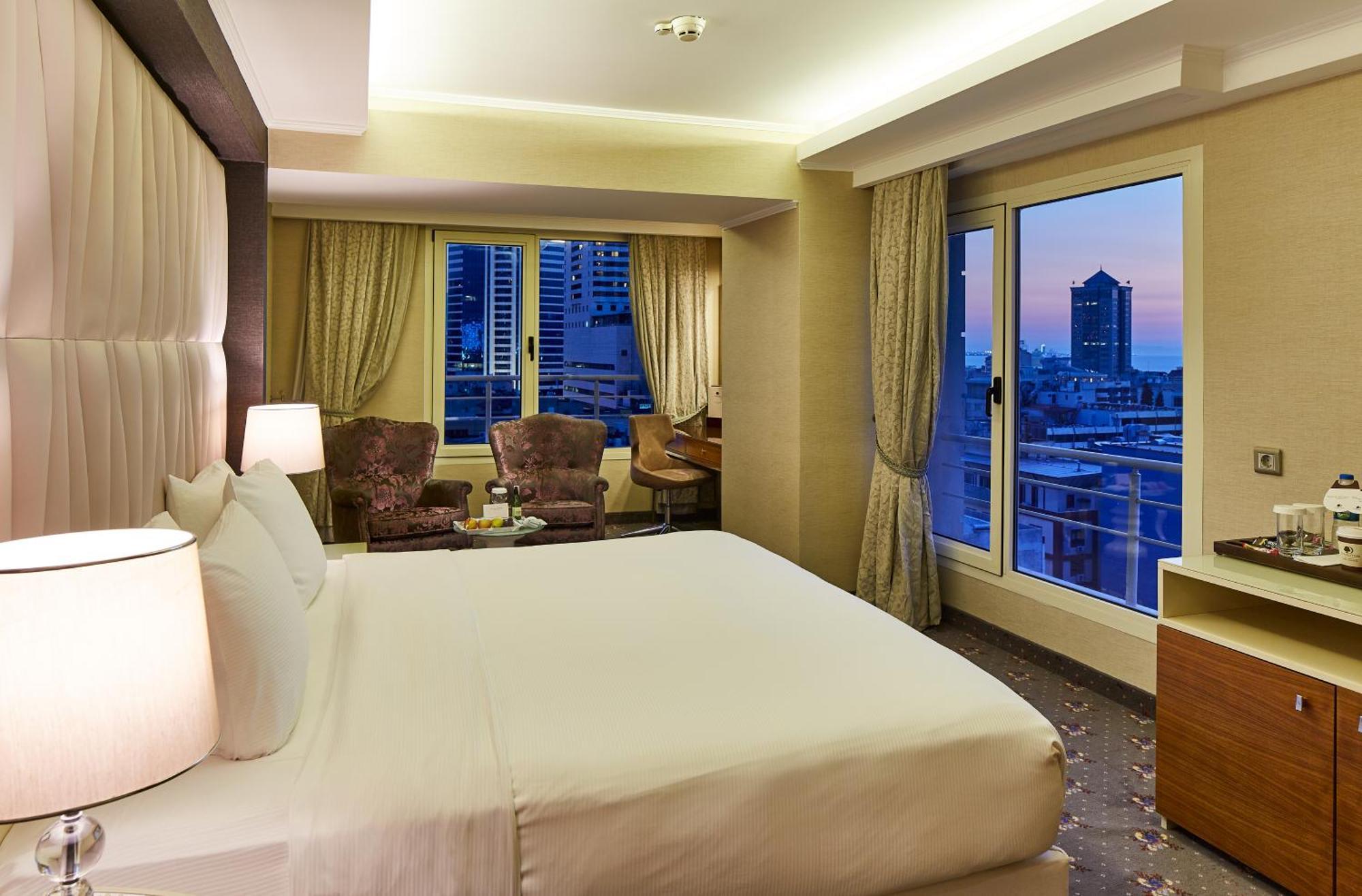 DoubleTree by Hilton Izmir - Alsancak Otel Dış mekan fotoğraf