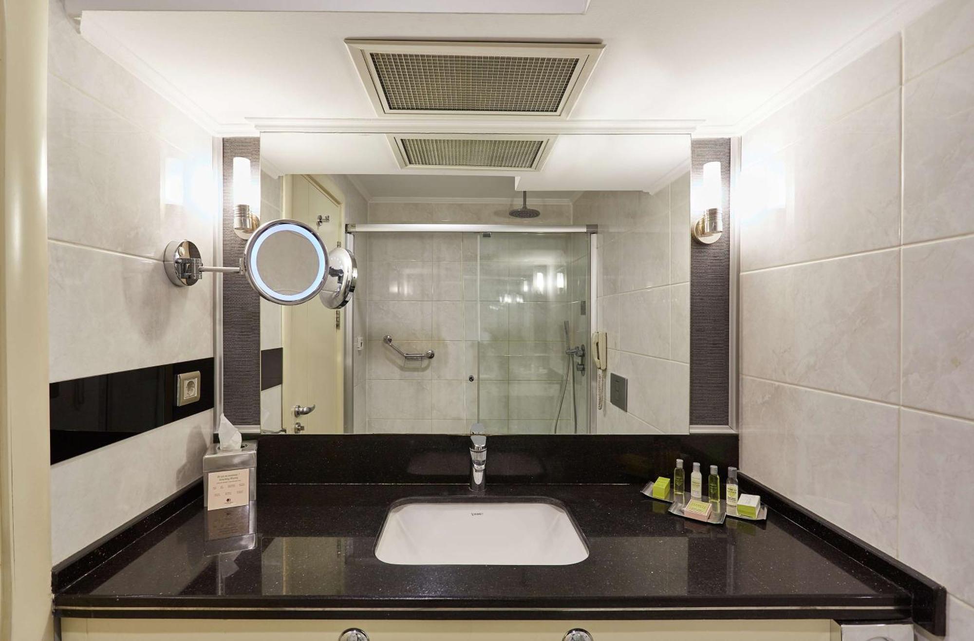 DoubleTree by Hilton Izmir - Alsancak Otel Dış mekan fotoğraf