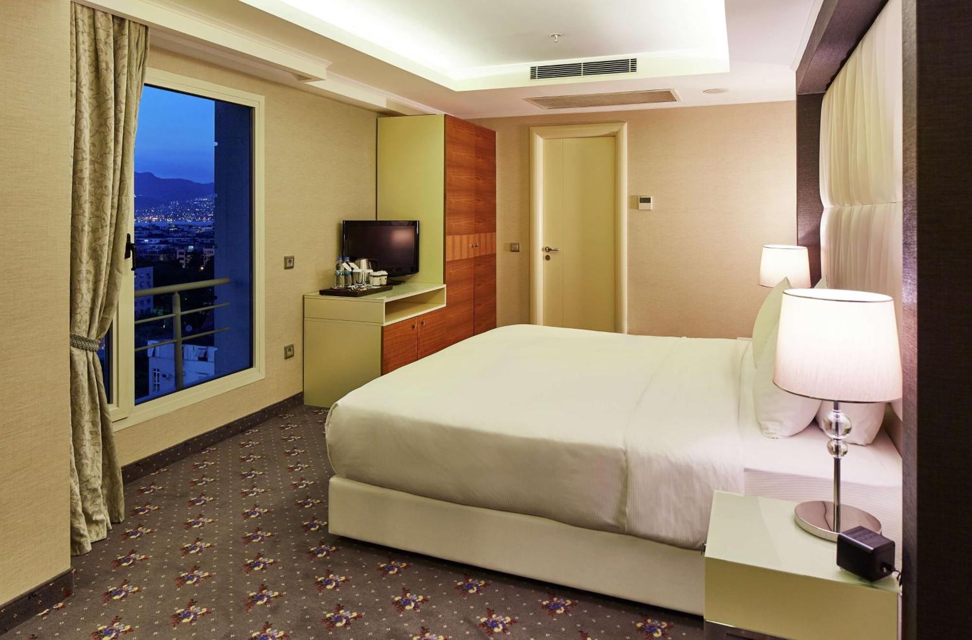 DoubleTree by Hilton Izmir - Alsancak Otel Dış mekan fotoğraf