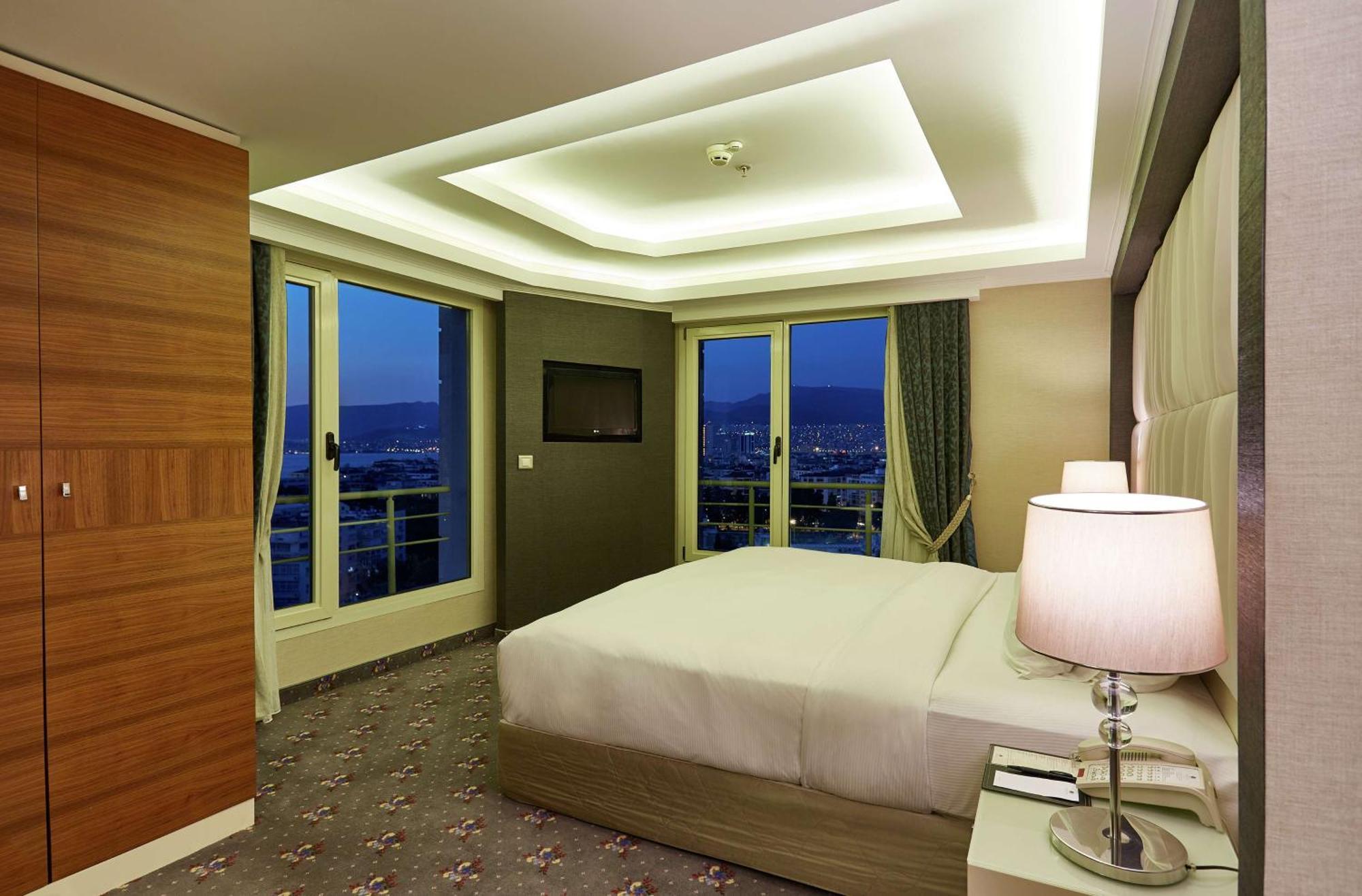 DoubleTree by Hilton Izmir - Alsancak Otel Dış mekan fotoğraf