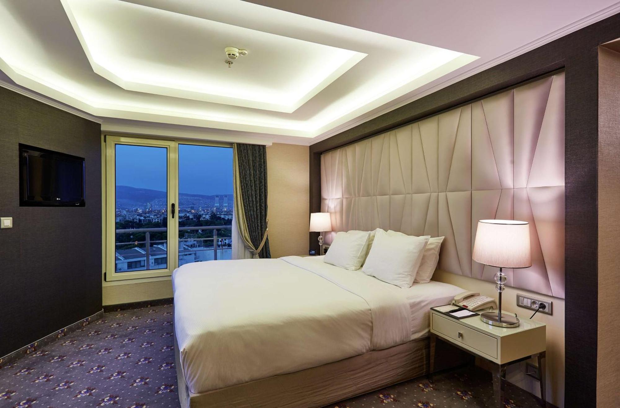 DoubleTree by Hilton Izmir - Alsancak Otel Dış mekan fotoğraf