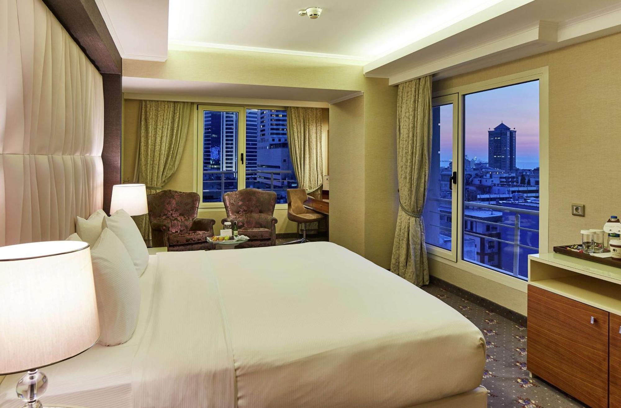 DoubleTree by Hilton Izmir - Alsancak Otel Dış mekan fotoğraf