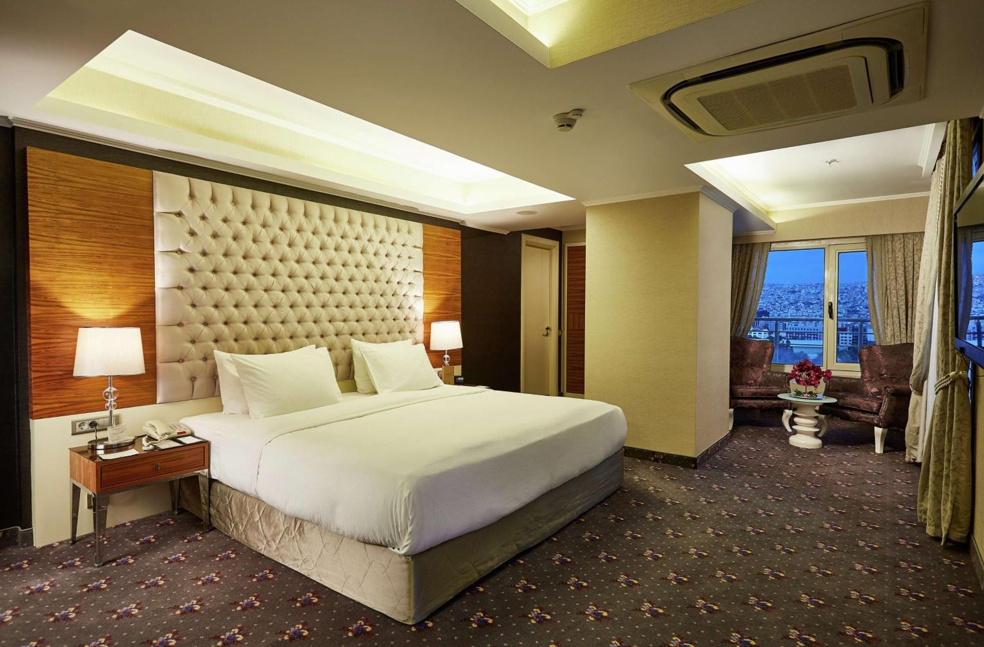 DoubleTree by Hilton Izmir - Alsancak Otel Dış mekan fotoğraf