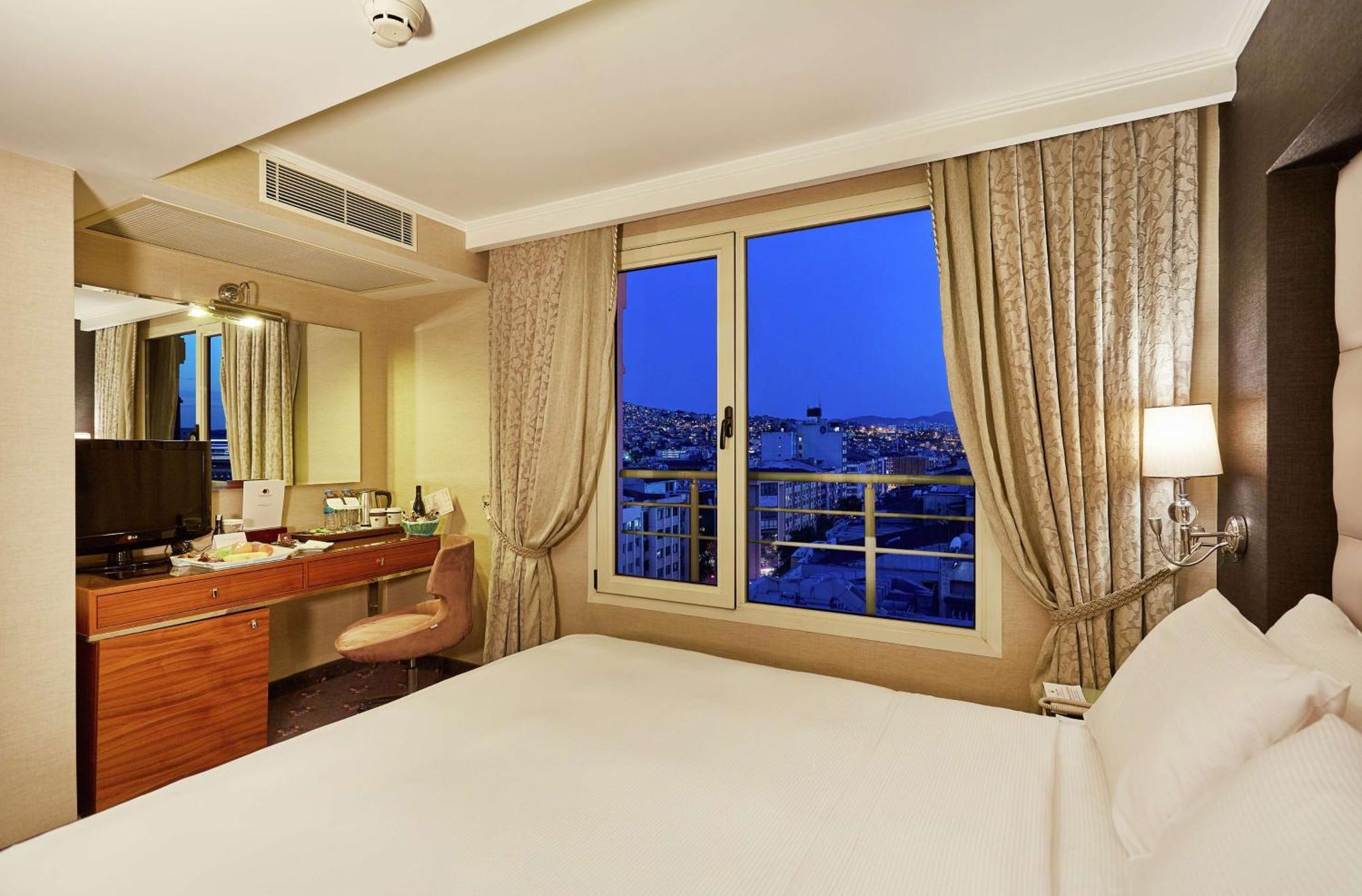 DoubleTree by Hilton Izmir - Alsancak Otel Dış mekan fotoğraf