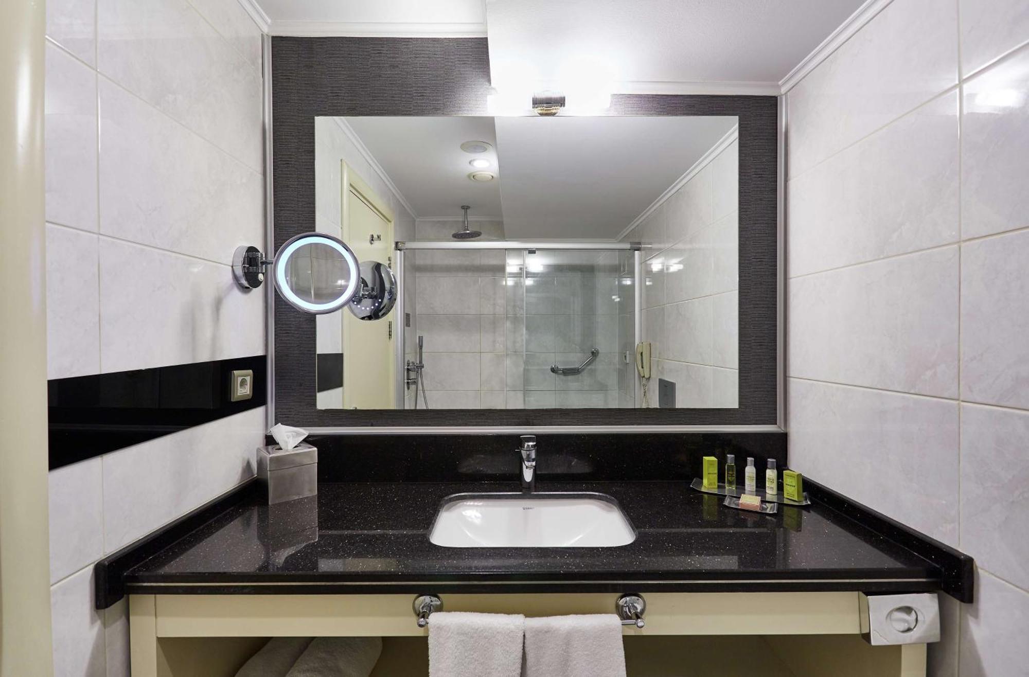 DoubleTree by Hilton Izmir - Alsancak Otel Dış mekan fotoğraf