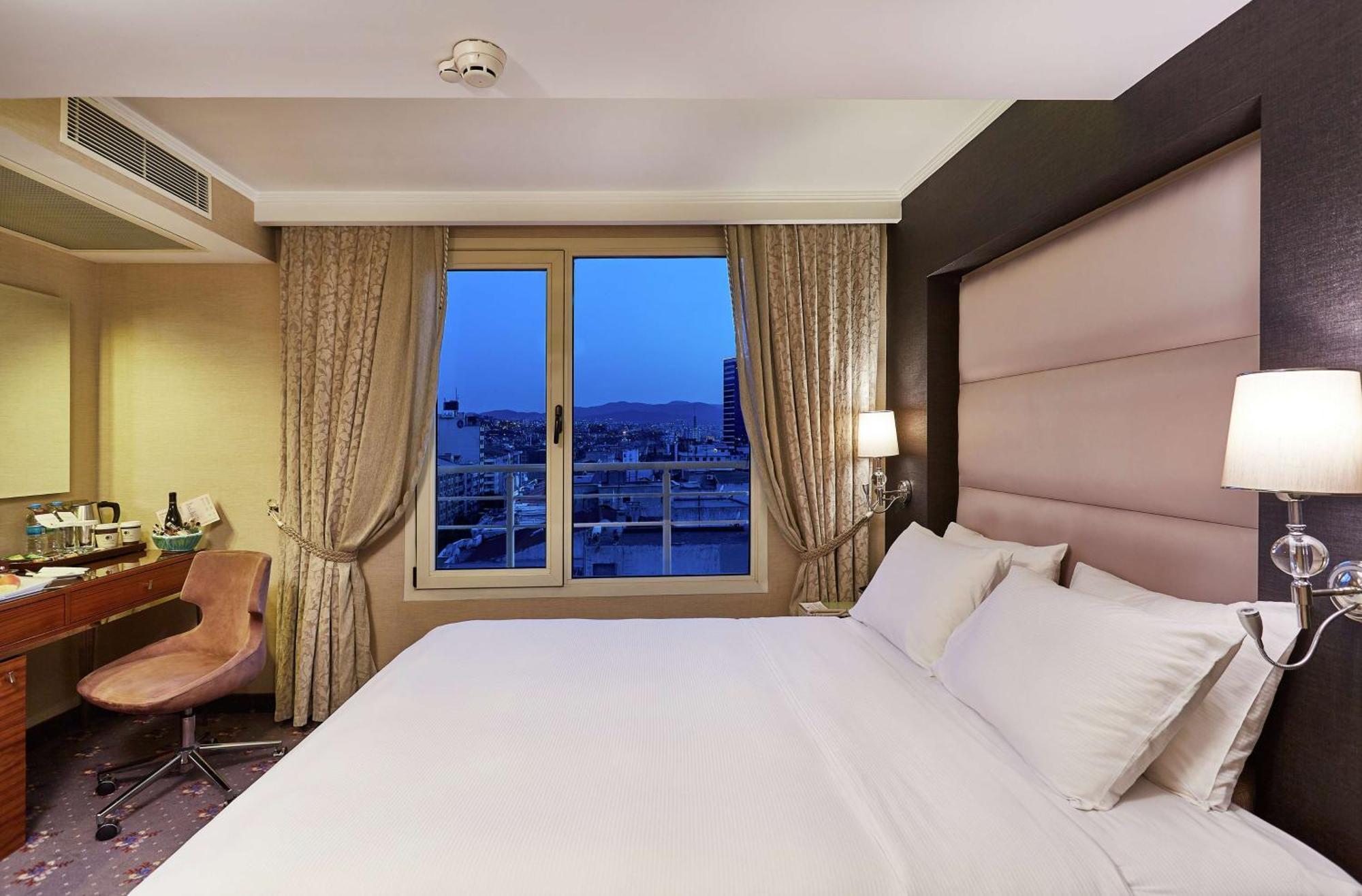 DoubleTree by Hilton Izmir - Alsancak Otel Dış mekan fotoğraf