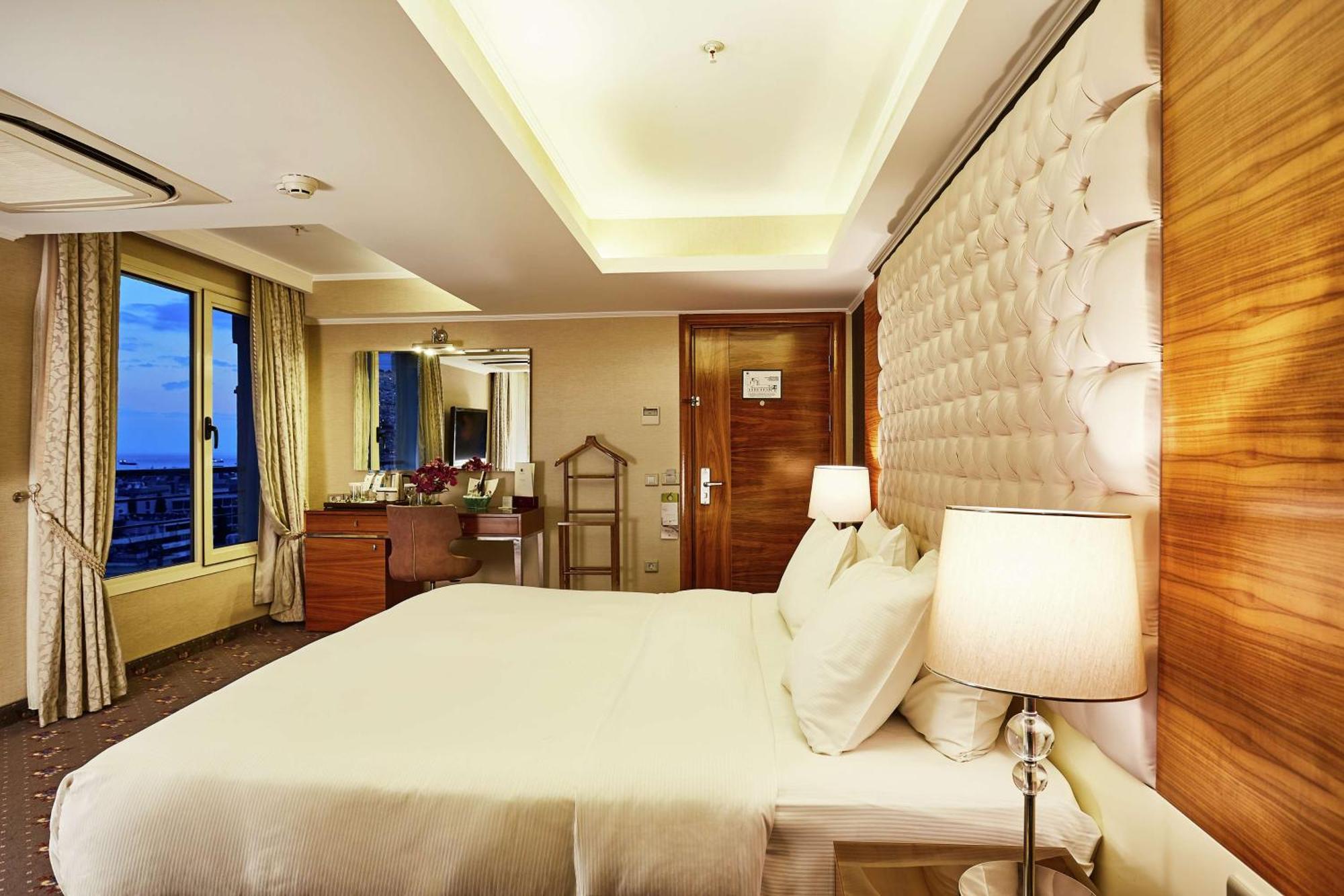 DoubleTree by Hilton Izmir - Alsancak Otel Dış mekan fotoğraf