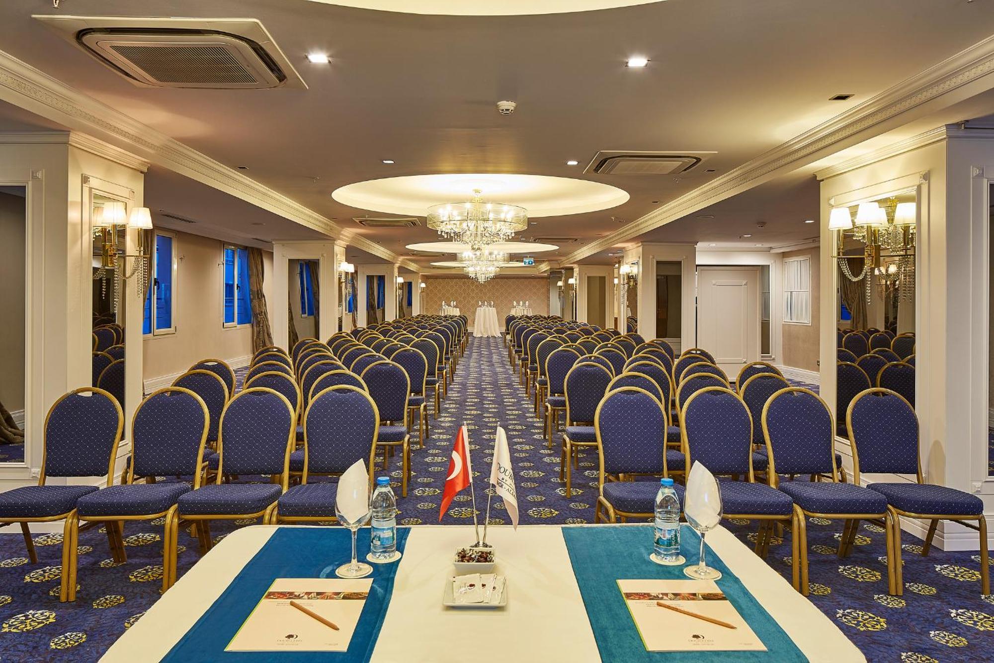 DoubleTree by Hilton Izmir - Alsancak Otel Dış mekan fotoğraf